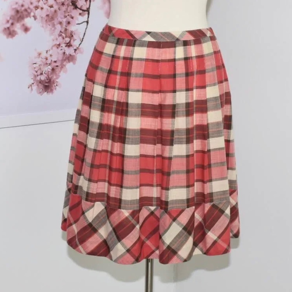 Talbots Petite Ladies Lightweight Pleated Plaid Skirt With Lining.